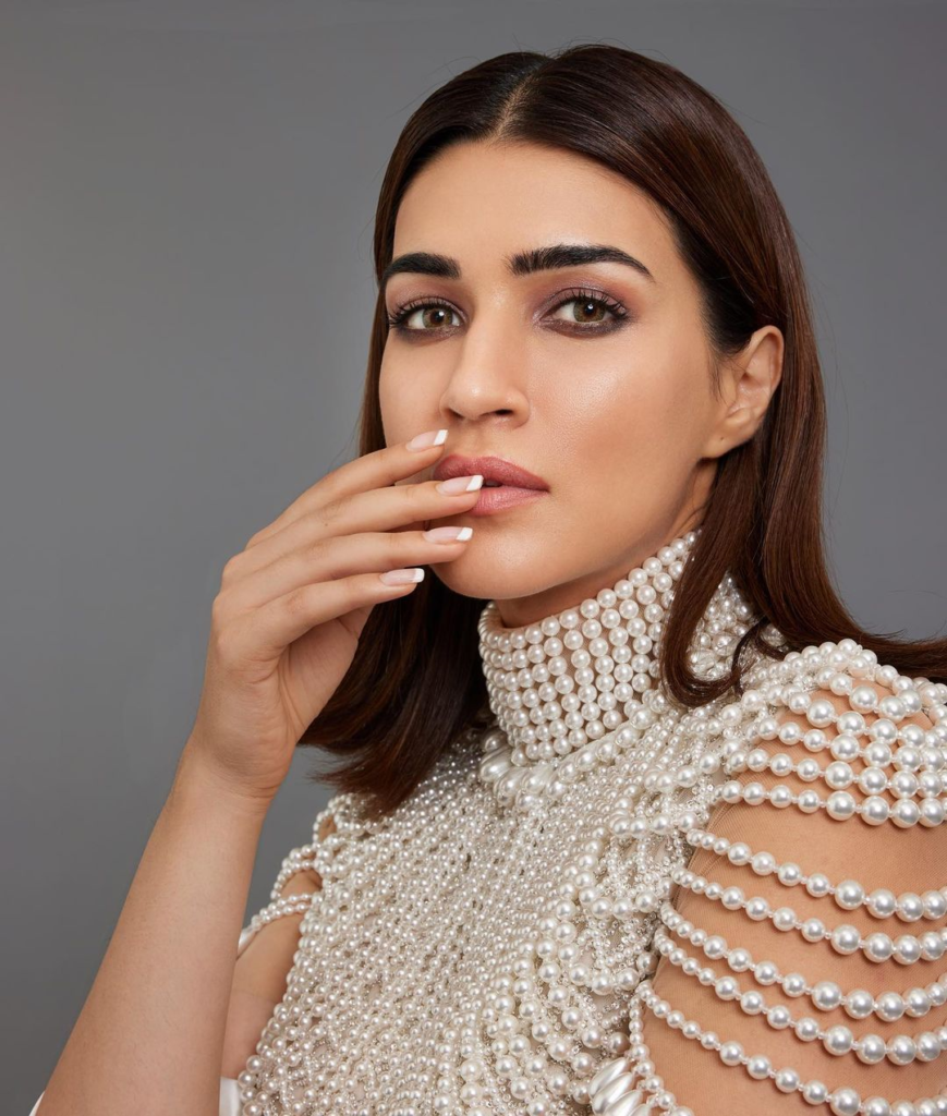 Kriti Sanon - IIFA 2023