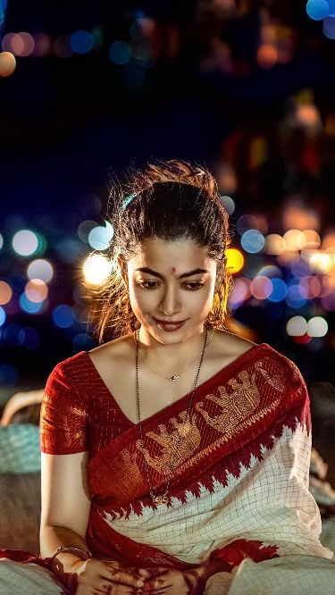 Image of Indian traditional Beautiful Woman Wearing an traditional Saree  And Posing On The Outdoor With a Smile Face-LN957326-Picxy