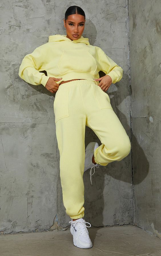 Best Joggers Outfit Ideas for Girls - The Joggers Monochrome