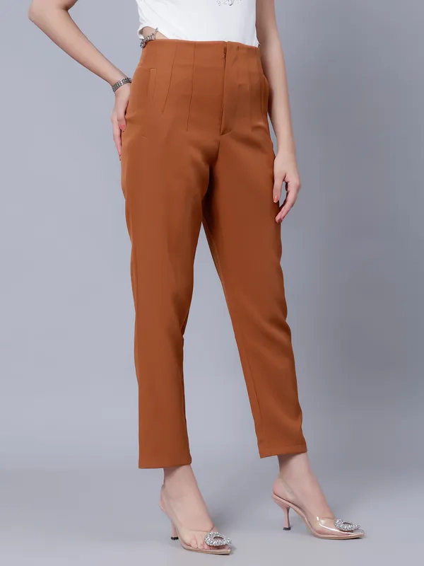 5 Everyday Essential Bottoms for Women’s Wardrobes | ANNY